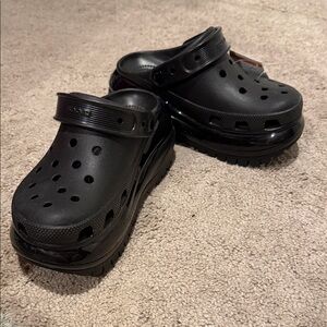 CROCS Classic Black Mega Crush Clogs